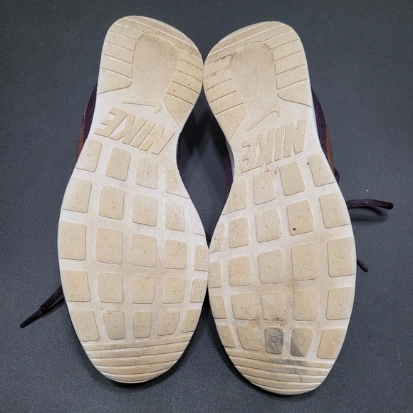 Nike Tanjun Purple Athletic Running Shoes - Picture 9 of 10